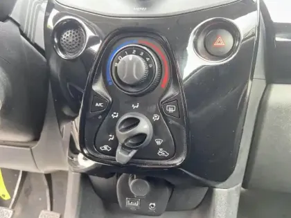 Photo 12 Citroën C1  Airscape VTi 72 S&S Feel