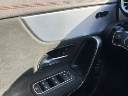 Photo 18 Mercedes CLA  250 e Coupé AMG Line