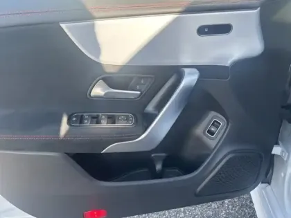 Photo 12 Mercedes CLA  200 d Coupé AMG Line