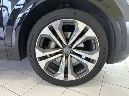 Photo 8 Audi Q8 50 TDI quattro 3.0 286 ch BVA8