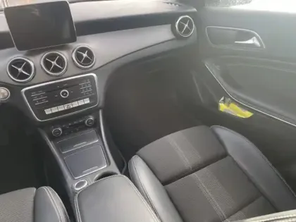 Photo 15 Mercedes GLA 200 d Sensation