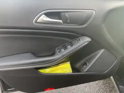 Photo 11 Mercedes GLA 200 d Sensation