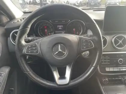 Photo 16 Mercedes GLA 200 d Sensation