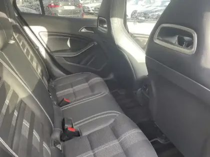 Photo 21 Mercedes GLA 200 d Sensation