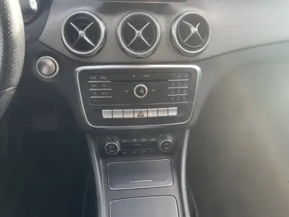 Photo 19 Mercedes GLA 200 d Sensation