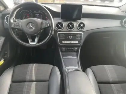 Photo 14 Mercedes GLA 200 d Sensation