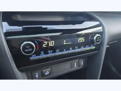 Photo 21 Toyota Yaris Hybride 116h Premiere AWD