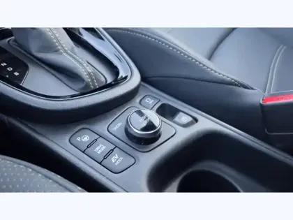 Photo 13 Toyota Yaris Hybride 116h Premiere AWD