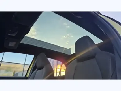 Photo 8 Toyota Yaris Hybride 116h Premiere AWD