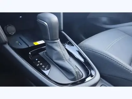 Photo 11 Toyota Yaris Hybride 116h Premiere AWD