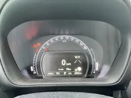 Photo 15 Toyota Aygo 1.0 VVT-i 72 Undercover - S-CVT