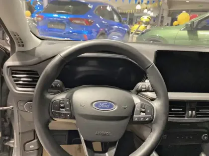 Photo 6 Ford Focus 1.0 EcoBoost mHEV 125ch Titanium X Business