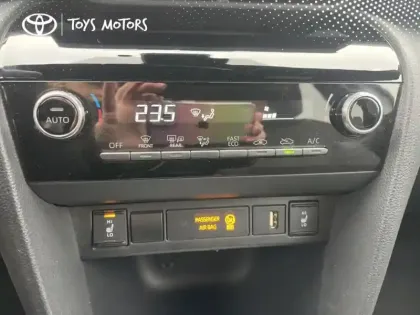 Photo 11 Toyota Yaris Hybride 116h Design