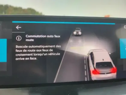 Photo 15 Citroën C4 III BlueHDi 130 S&S EAT8 Shine