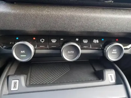 Photo 17 Citroën C4 III BlueHDi 130 S&S EAT8 Shine