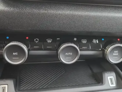 Photo 31 Citroën C4 III BlueHDi 130 S&S EAT8 Shine