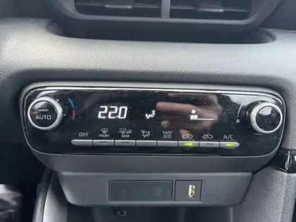 Photo 20 Toyota Yaris Hybride 116h Dynamic