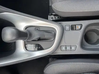 Photo 21 Toyota Yaris Hybride 116h Dynamic