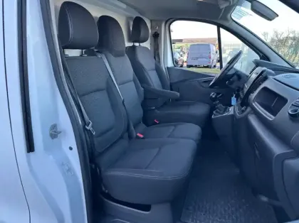 Photo 19 Opel Vivaro Gén. II Ph1 Pack Clim+ 4