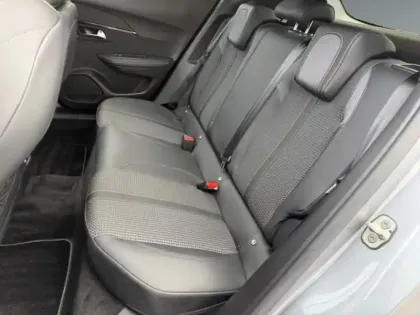 Photo 12 Peugeot 2008  e- 136ch GT