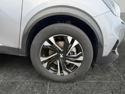 Photo 13 Peugeot 2008  e- 136ch GT