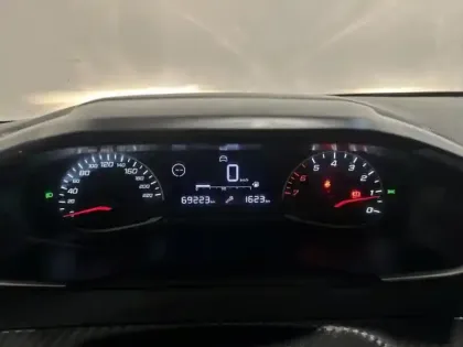 Photo 14 Peugeot 208  Affaire 1.5 BlueHDi 100 Premium 2 places