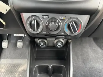 Photo 12 Suzuki Swift  1.2 Dualjet Hybrid 83ch Avantage