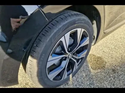 Photo 12 Renault Clio  1.6 E-Tech hybride 140ch Limited -21N