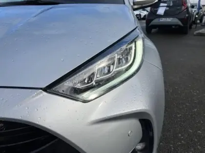 Photo 10 Toyota Yaris  116h Iconic 5p MY22