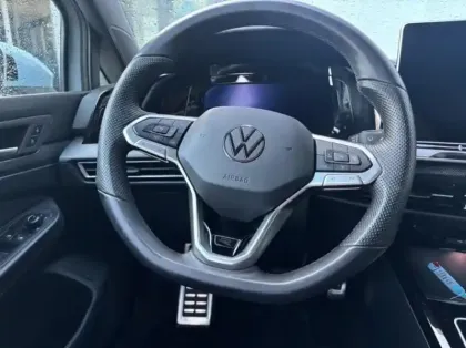 Photo 10 Volkswagen Golf  1.5 eTSI EVO2 150ch R-Line Edition DSG7