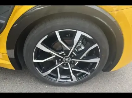 Photo 12 Toyota Prius  Rechargeable PHEV 223ch 2.0L Lounge