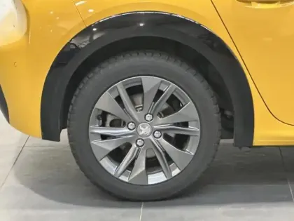 Photo 10 Peugeot 208  e- 136ch Style