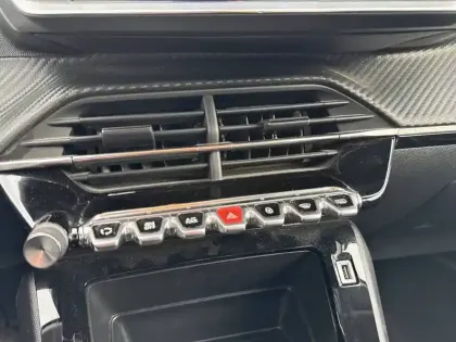 Photo 26 Peugeot 208  PureTech 75 S&S BVM5