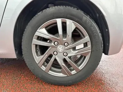 Photo 12 Peugeot 208  PureTech 75 S&S BVM5