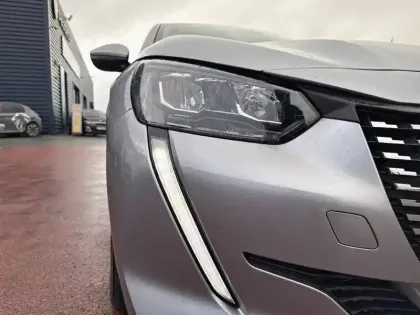 Photo 15 Peugeot 208  PureTech 75 S&S BVM5