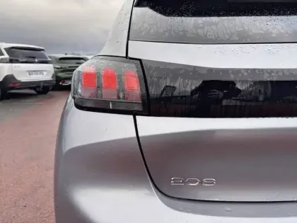 Photo 16 Peugeot 208  PureTech 75 S&S BVM5