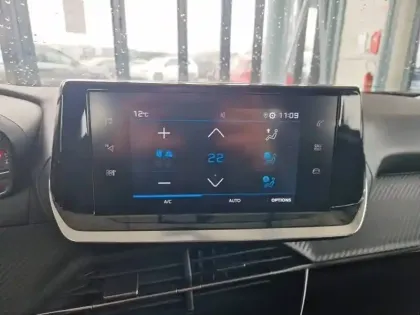 Photo 18 Peugeot 2008  PureTech 130 S&S EAT8