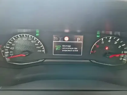 Photo 21 Peugeot 2008  PureTech 130 S&S EAT8