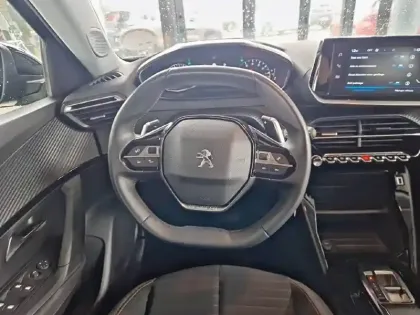 Photo 8 Peugeot 2008  PureTech 130 S&S EAT8