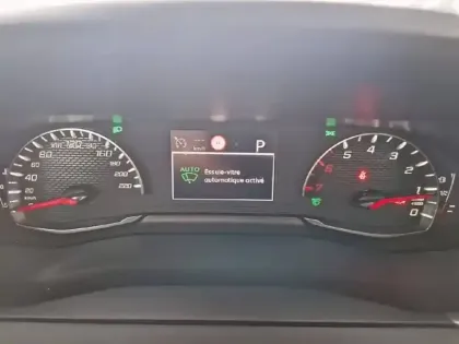 Photo 22 Peugeot 2008  PureTech 130 S&S EAT8