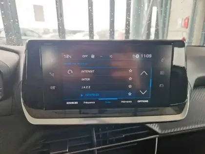 Photo 17 Peugeot 2008  PureTech 130 S&S EAT8