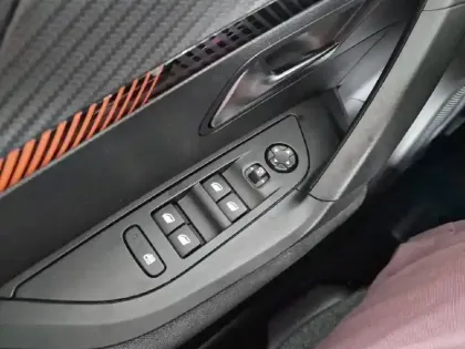 Photo 23 Peugeot 2008  PureTech 130 S&S EAT8