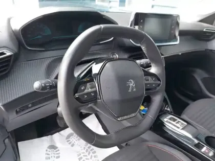 Photo 8 Peugeot 208  Electrique 50 kWh 136ch