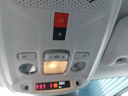 Photo 14 Peugeot 208  Electrique 50 kWh 136ch