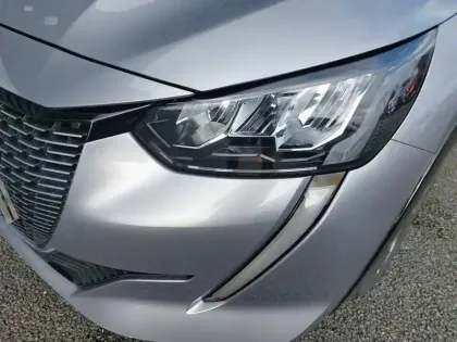 Photo 15 Peugeot 208  Electrique 50 kWh 136ch