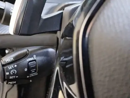 Photo 56 Peugeot 208  Hybrid 100 e-DCS6