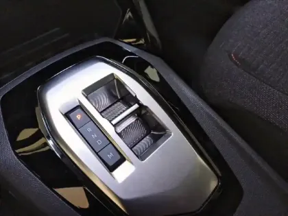 Photo 43 Peugeot 208  Hybrid 100 e-DCS6