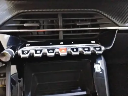 Photo 84 Peugeot 208  Hybrid 100 e-DCS6