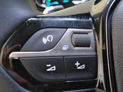 Photo 57 Peugeot 208  Hybrid 100 e-DCS6