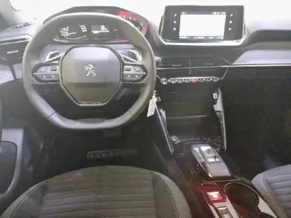 Photo 69 Peugeot 2008  PureTech 130 S&S EAT8